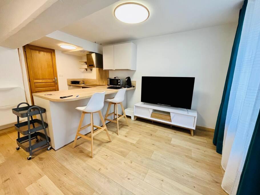 Stylish Studio In The Center Of Senlis Apartment Senlis  Exterior photo